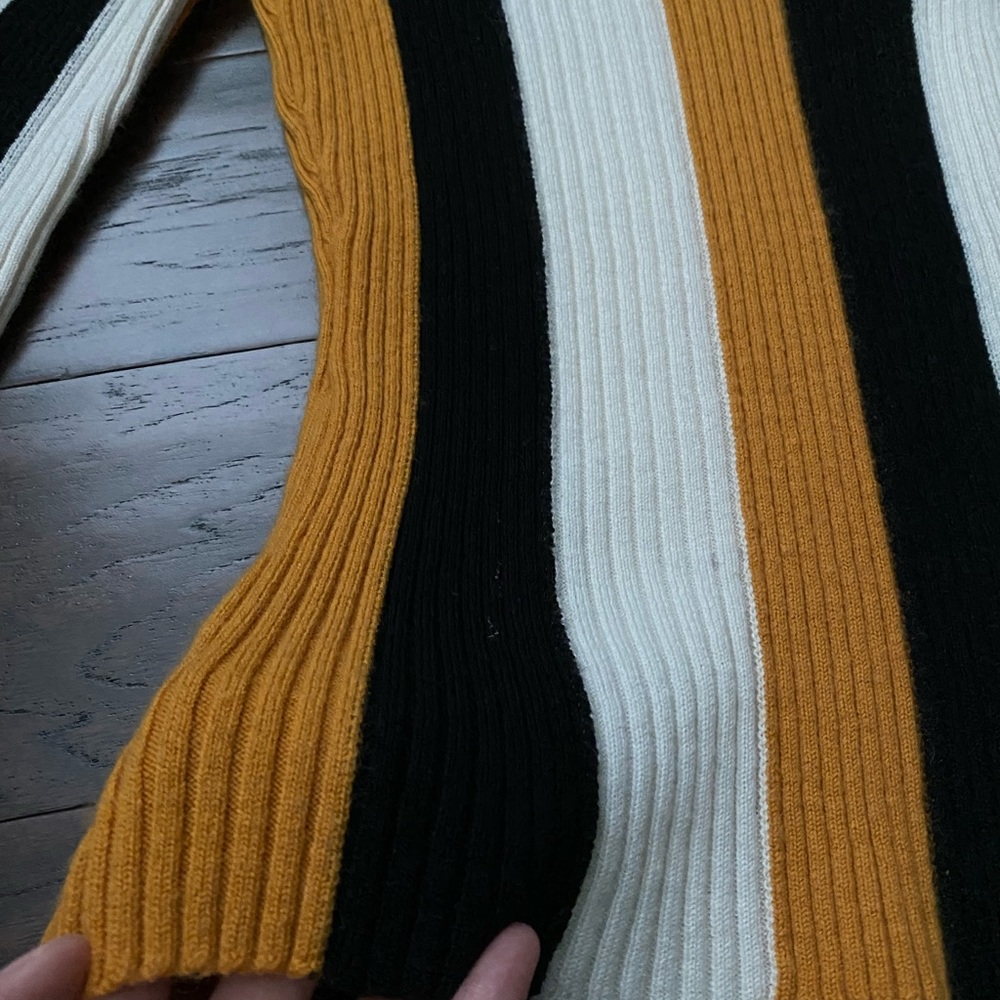 Sweater - Picture 3 of 3